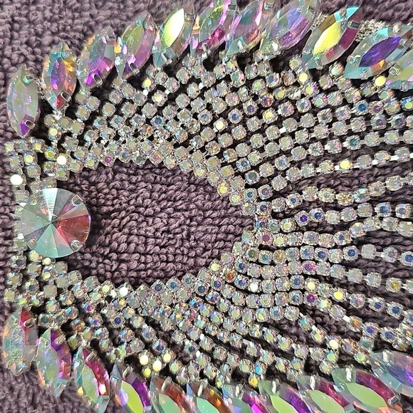 NWT Elegant Rhinestone Ribbon Tassle, Horse Eye Applique Chain 8.5 x 13 cm - Picture 2 of 10